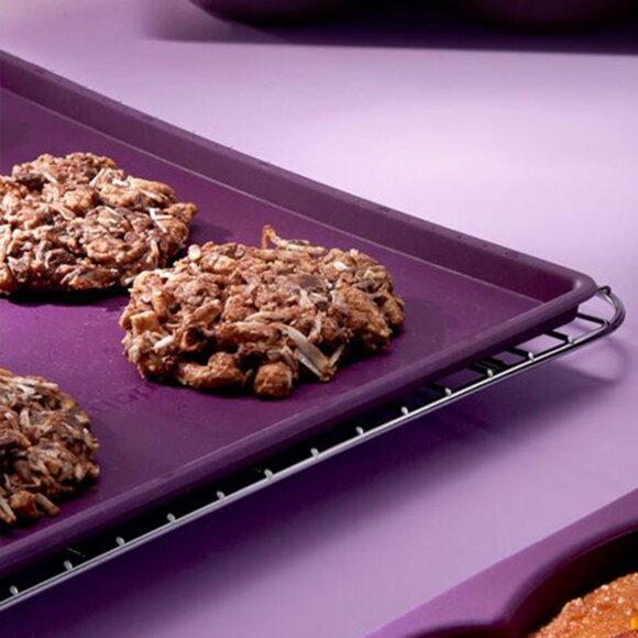 TUPPERWARE Silicone Baking Sheet with Rim / MAT (Purple) Non Stick Pan Liner New - Picture 6 of 8